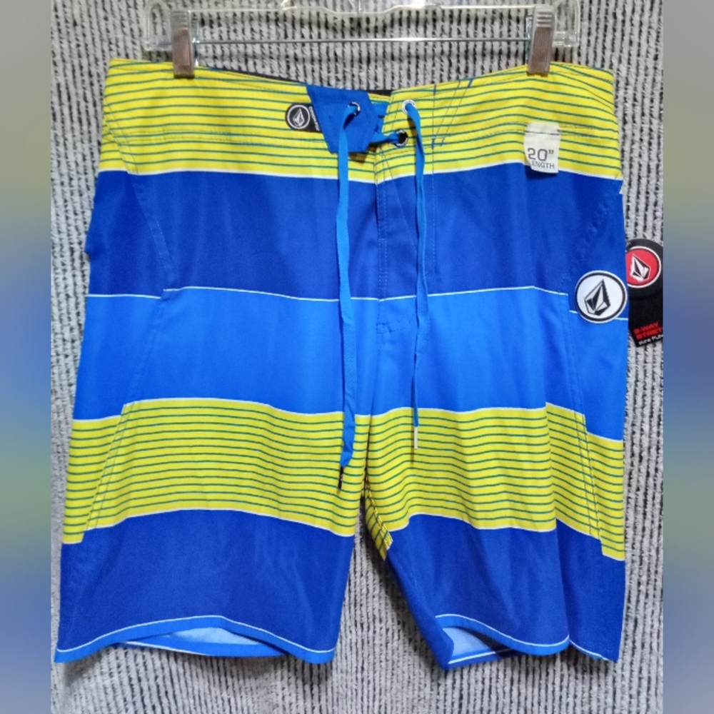 Volcom cinch fly board shorts